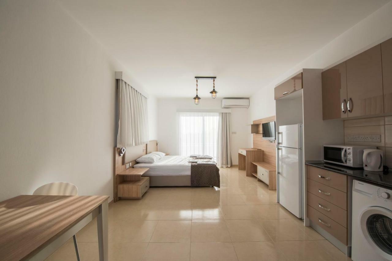 Deniz Airport Suites Nicosie Extérieur photo