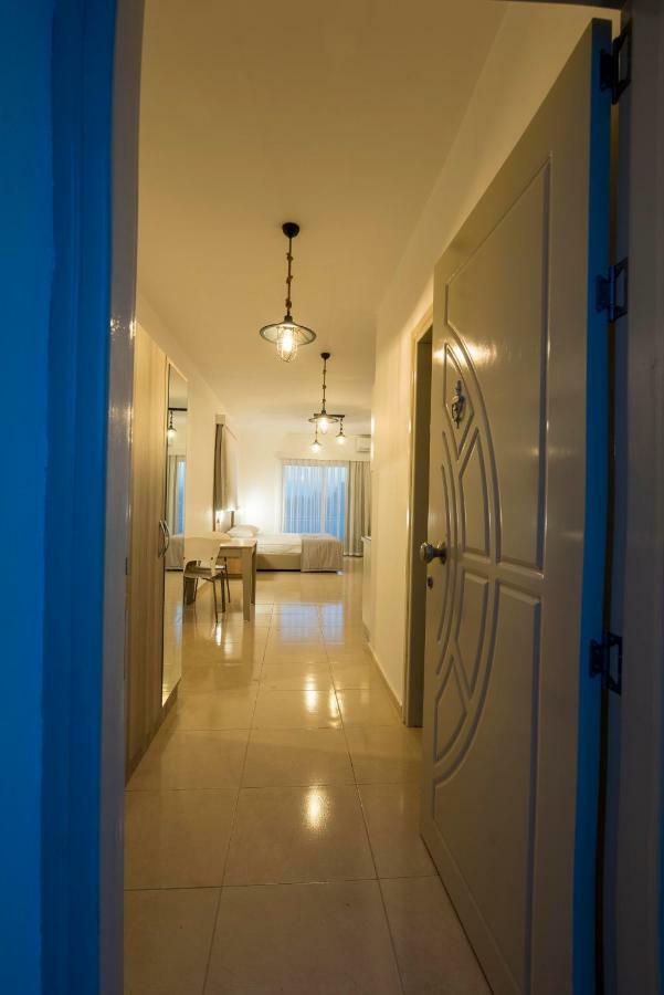 Deniz Airport Suites Nicosie Extérieur photo