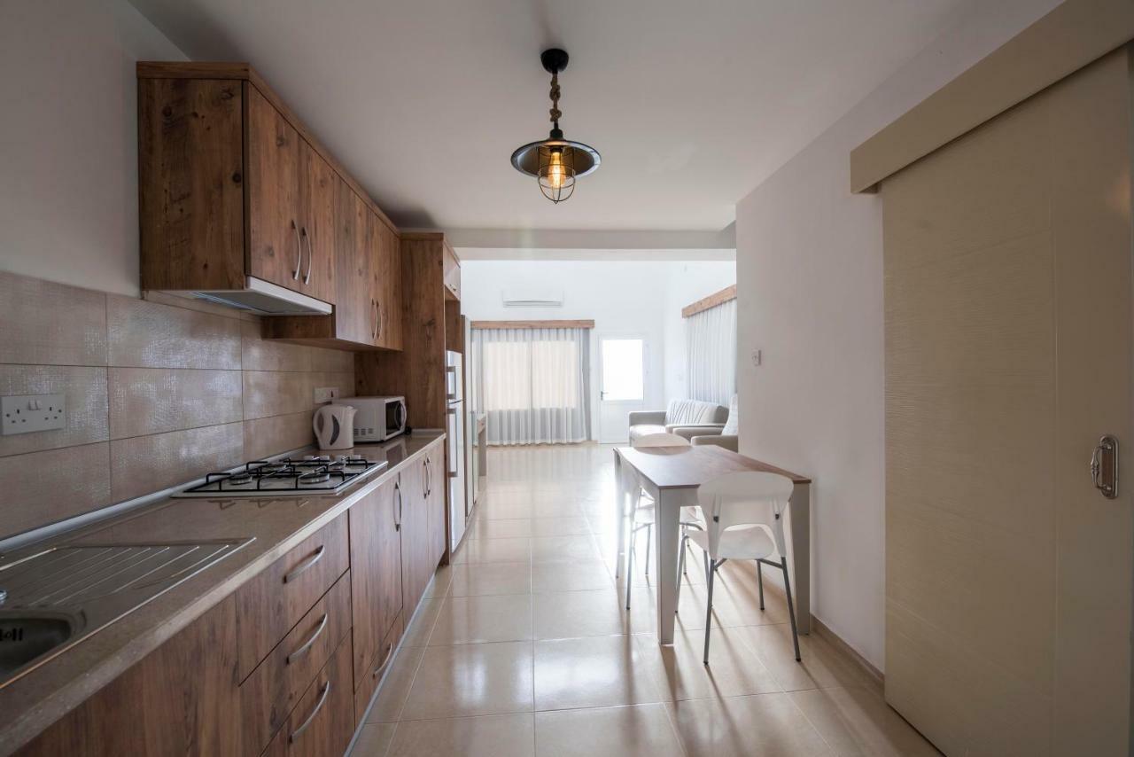 Deniz Airport Suites Nicosie Extérieur photo