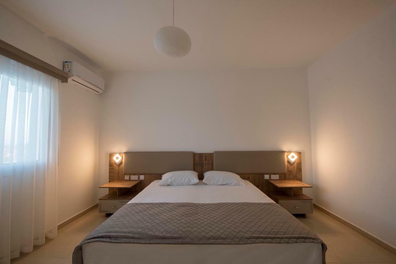 Deniz Airport Suites Nicosie Extérieur photo