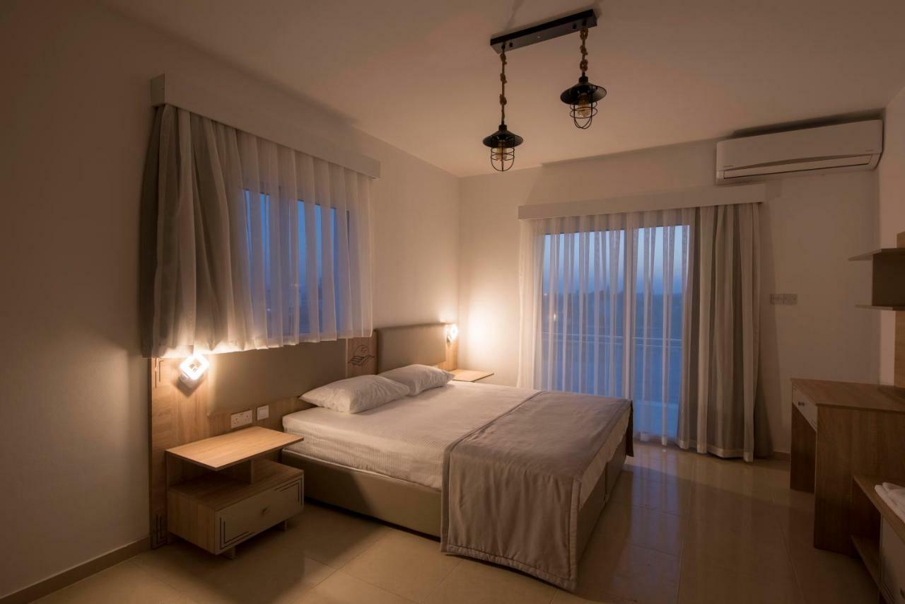 Deniz Airport Suites Nicosie Extérieur photo