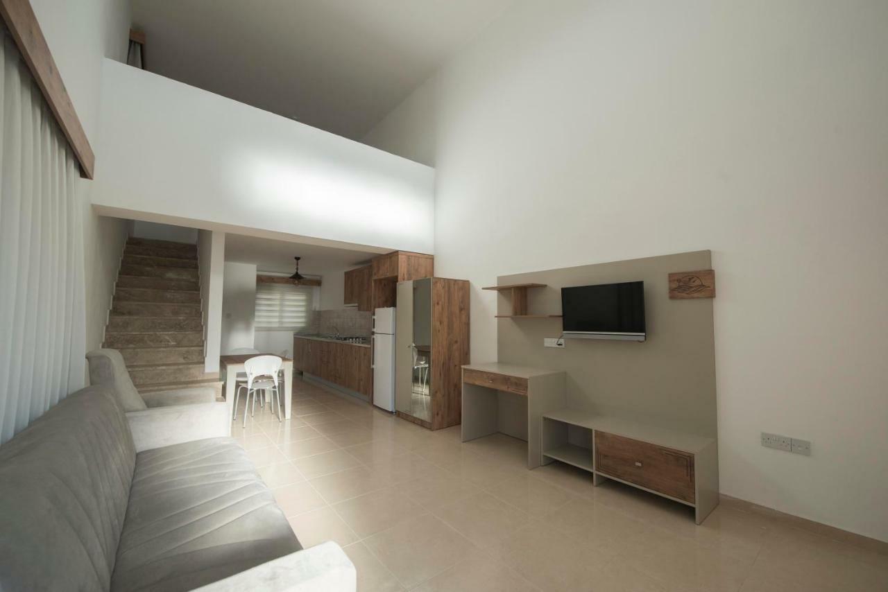 Deniz Airport Suites Nicosie Extérieur photo