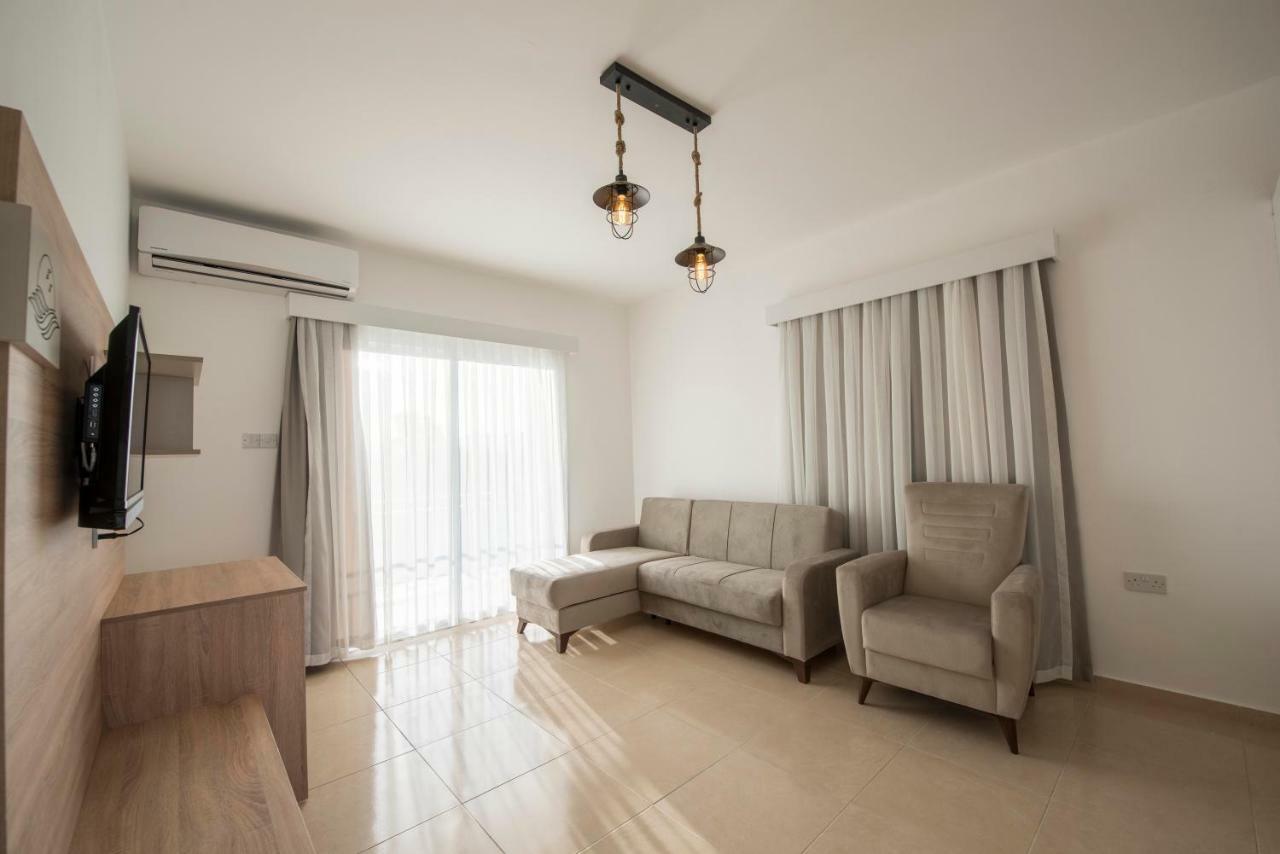 Deniz Airport Suites Nicosie Extérieur photo