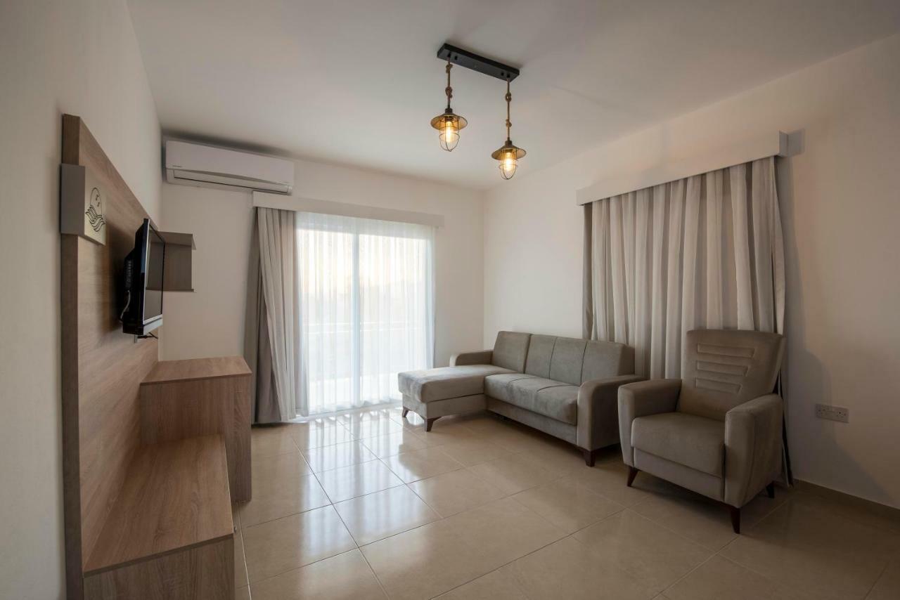 Deniz Airport Suites Nicosie Extérieur photo