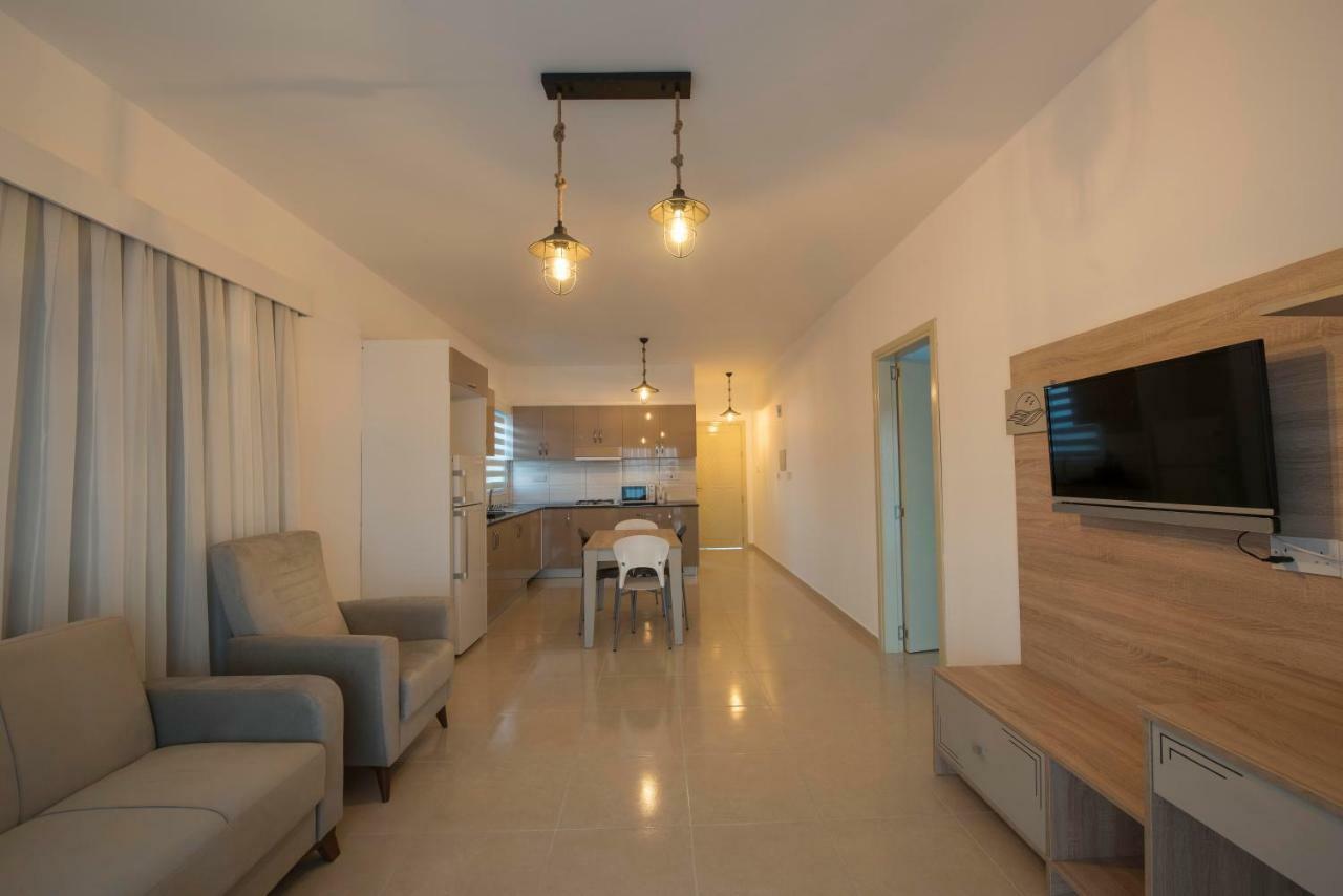 Deniz Airport Suites Nicosie Extérieur photo