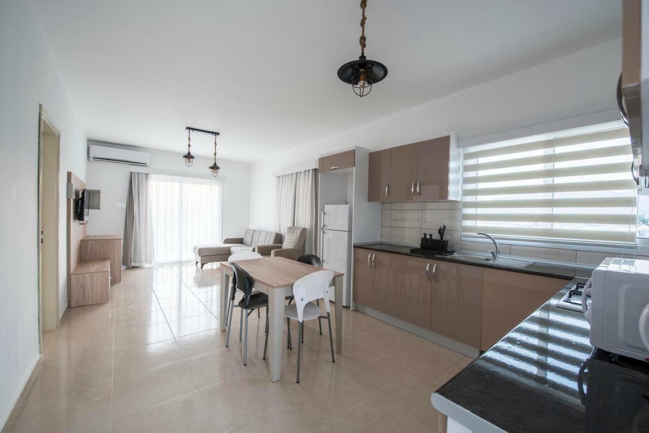 Deniz Airport Suites Nicosie Extérieur photo