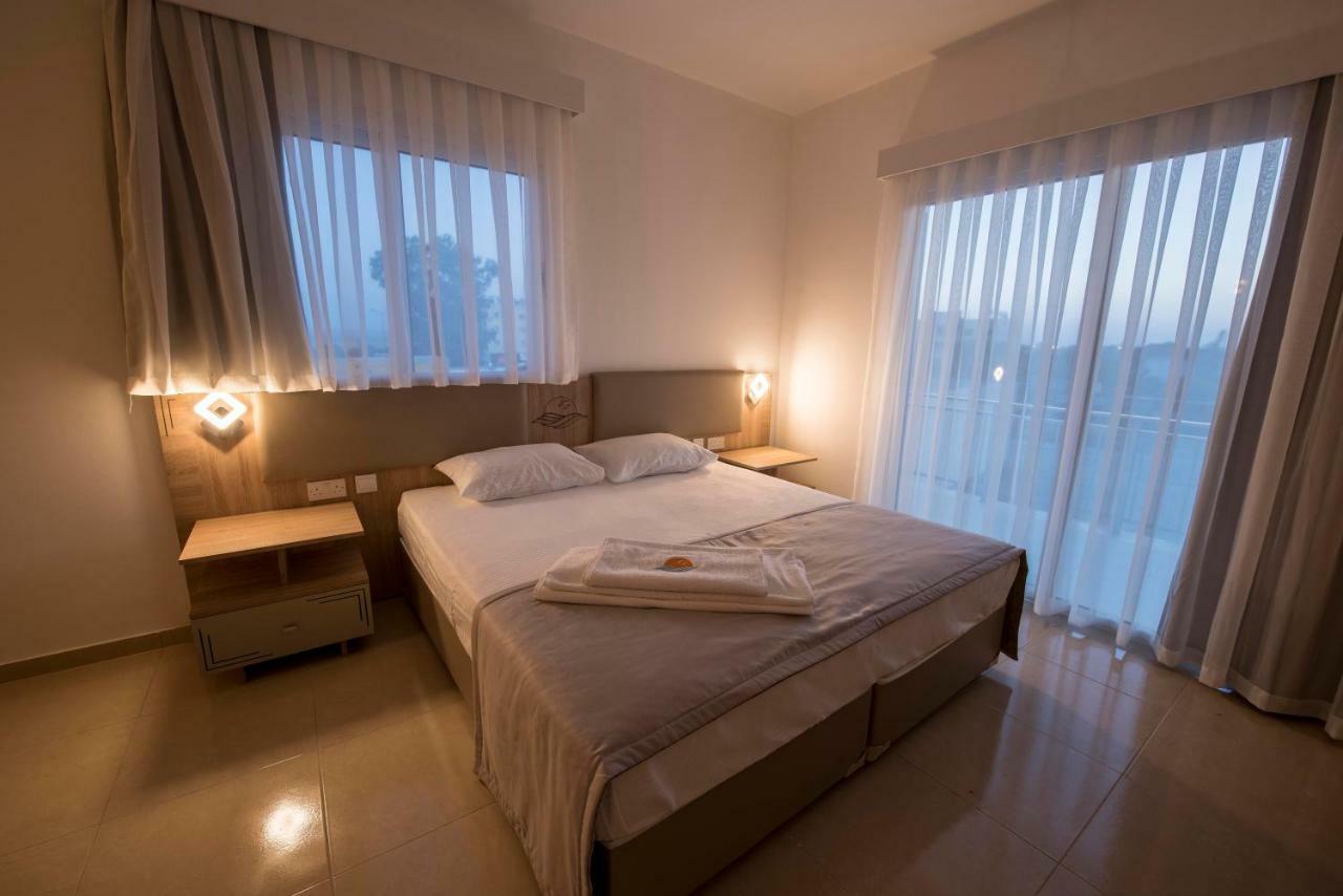 Deniz Airport Suites Nicosie Extérieur photo