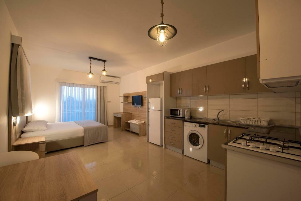 Deniz Airport Suites Nicosie Extérieur photo